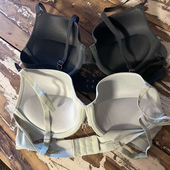 Danskin Gray and Green Bras with Adjustable Straps set of 2 - Picture 3 of 6